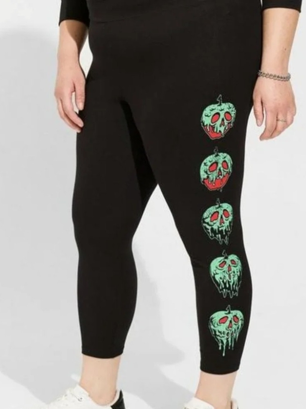 NWT TORRID DISNEY SNOW WHITE & THE SEVEN DWARFS POISON APPLE CROP LEGGINGS LARGE